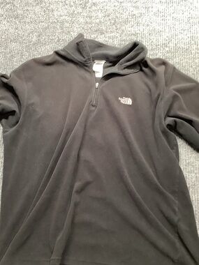 The North Face Men's Black Half-Zip Fleece Pullover